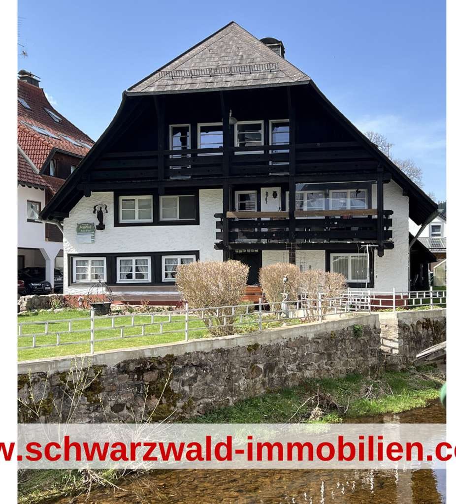 Immobilie in Lenzkirch - Gelegenheit - Schwarzwaldhaus mit Ferienwohnungen im Hochschwarzwald ! - Bild 0