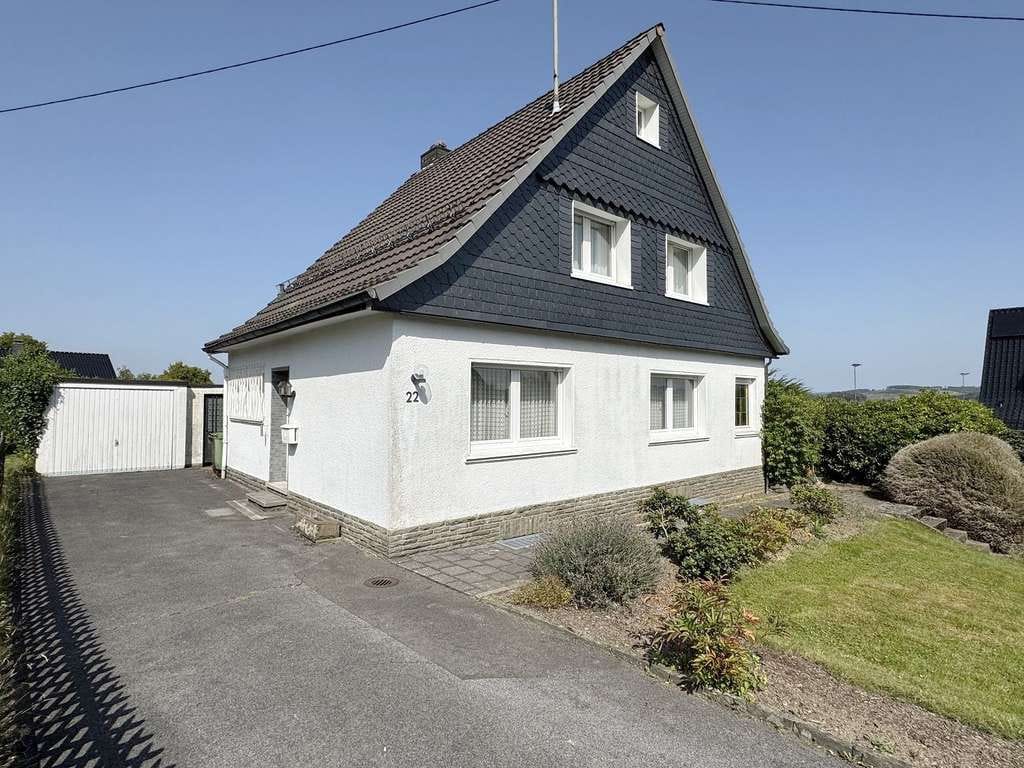 Immobilie in Marienheide - Einfamilienhaus mit Potenzial und großem, selbstständig nutzbarem Grundstück für weitere Bebauung - Bild 0