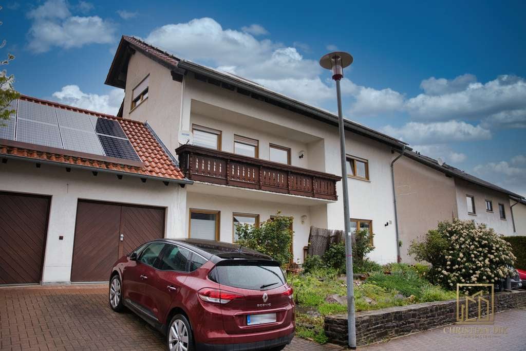 Immobilie in Kirchheimbolanden - Christian Dik Immobilien / Gepflegtes 3-Familienhaus mit viel Platz & Solaranlage - Bild 1