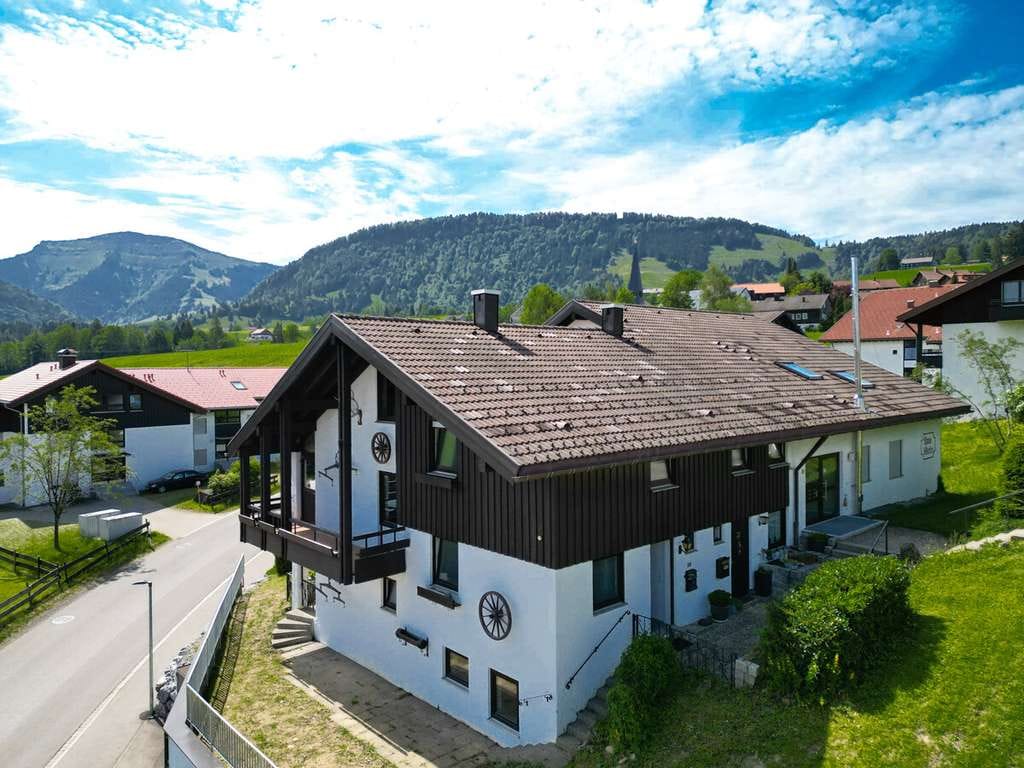 Immobilie in Oberstaufen - Wohnen mit Haus-Charakter - Ihr Zuhause auf 104 qm mit Terrasse/Garten, Balkon & Hochgratblick - Bild 1