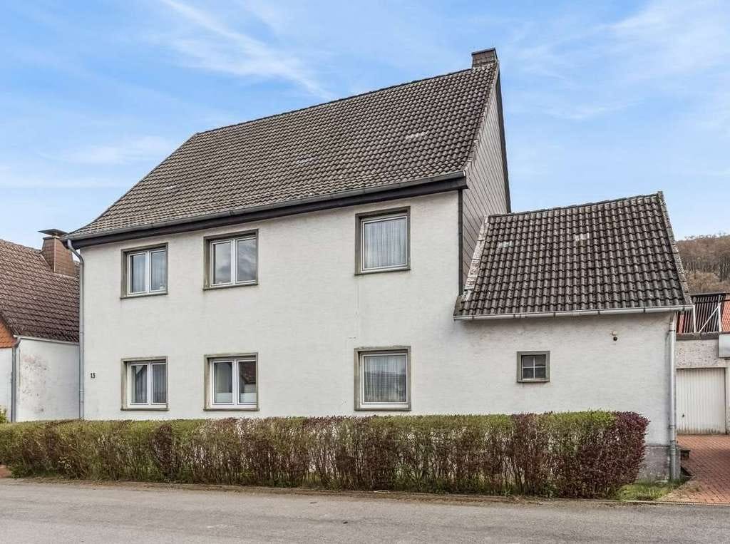 Immobilie in Bad Driburg - Mehrgenerationenhaus mit großem Garten in Bad Driburg - Ortsteil Herste - Bild 1