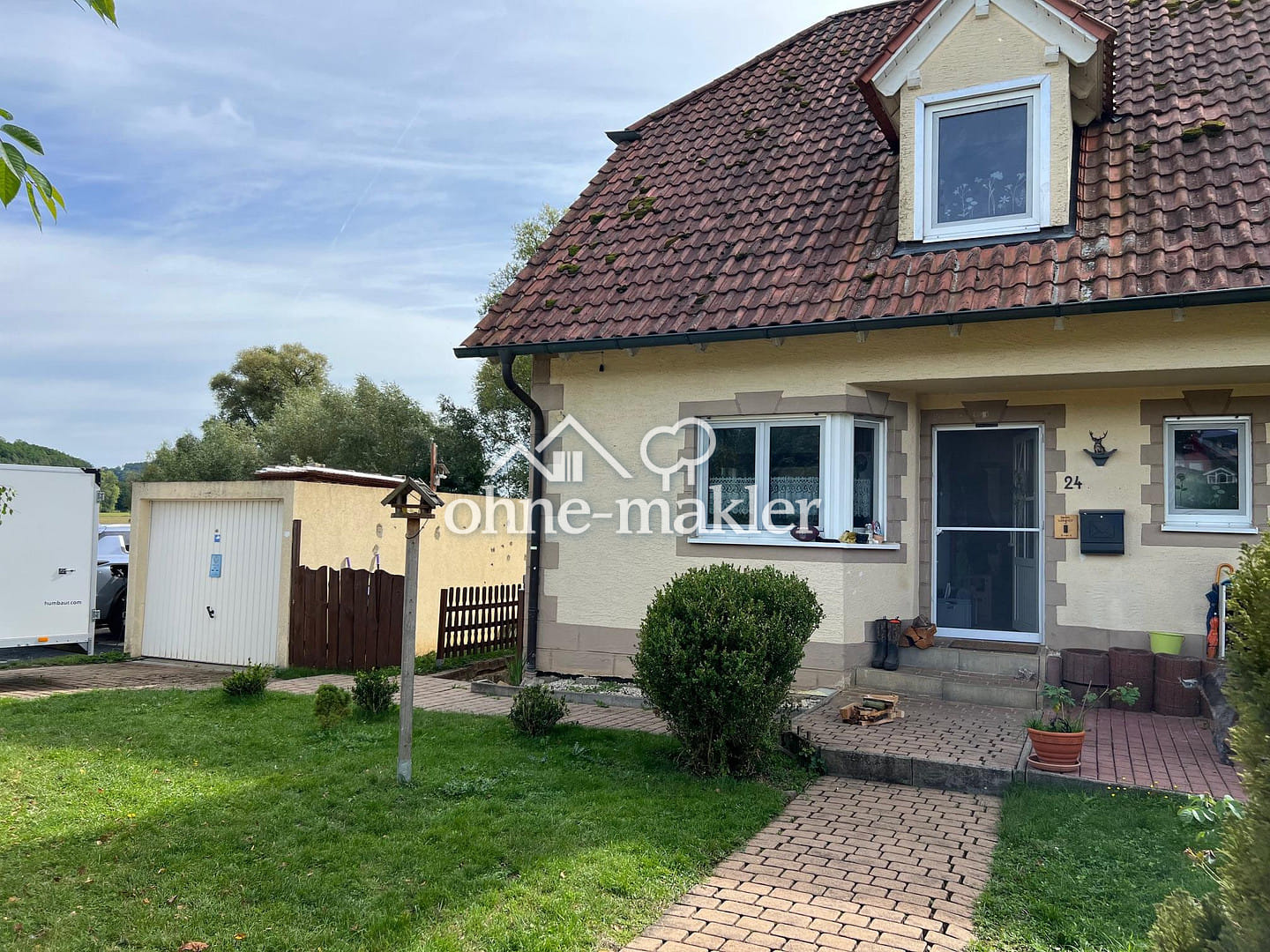 Immobilie in Itzgrund - Schöne DHH am Ortsrand mit unverbautem Blick // 147qm Wohnfläche / 7 Zimmer / Einziehen & Wohlfühlen - Bild 3