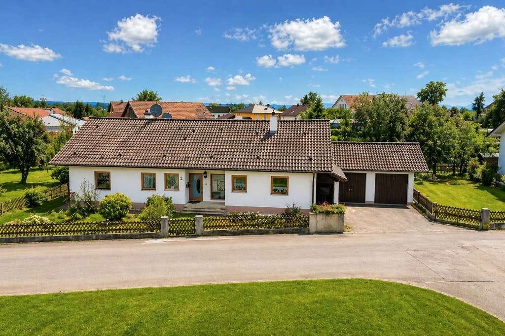 Immobilie in Kirchdorf am Inn - Wohnen auf einer Ebene - Großzügiger Bungalow mit Entwicklungspotenzial in Kirchdorf am Inn - Bild 0