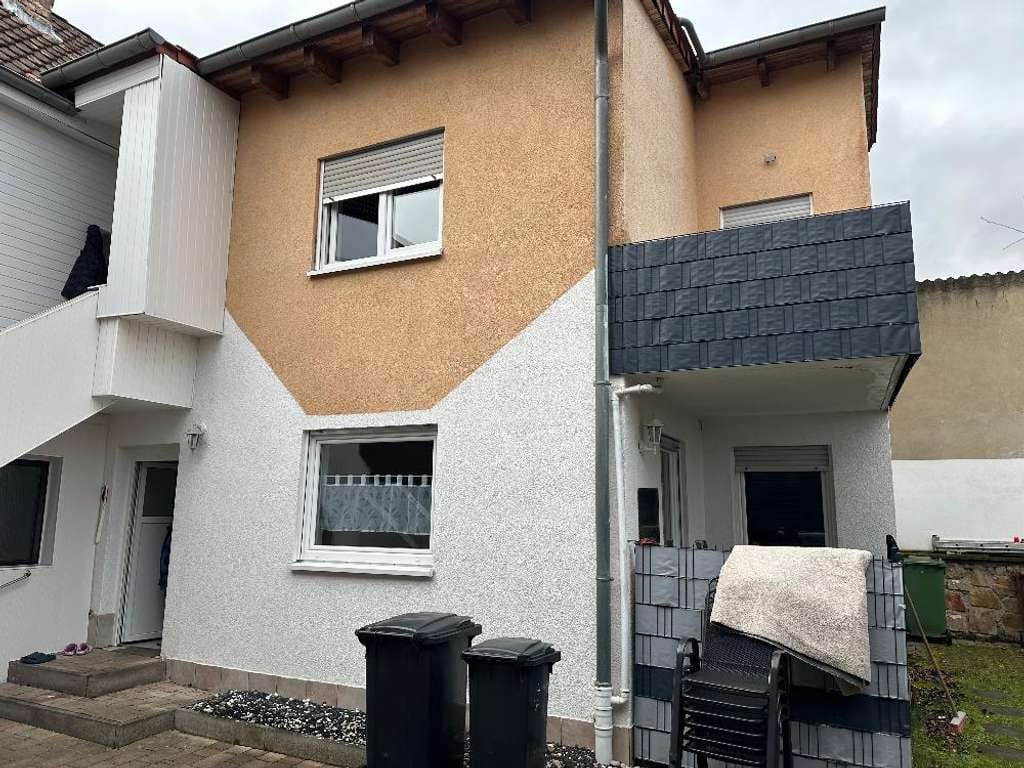 Immobilie in Kirchheimbolanden - Schönes Zweifamilienhaus mit Balkon und frei sitz und 2 Stellplätze - Bild 0