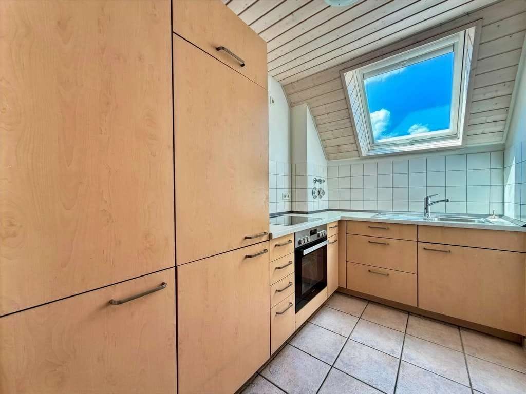 Immobilie in Metzingen - Komfortabel wohnen ab 60 - Helle Dachgeschosswohnung mit Balkon und Aufzug - Bild 2
