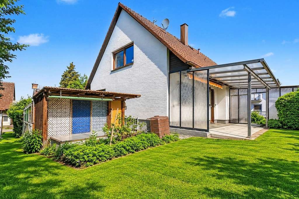 Immobilie in Dußlingen - Neues Zuhause in Dußlingen: Freistehendes Einfamilienhaus mit 6 Zimmern in familienfreundlicher Lage - Bild 0
