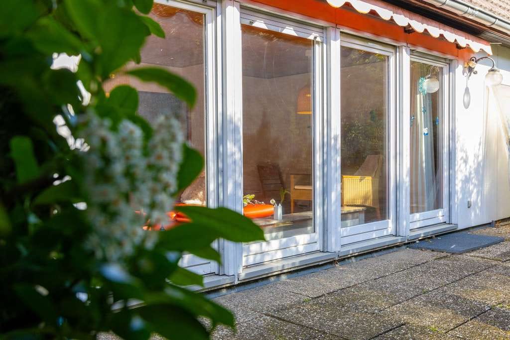 Immobilie in Emmerich am Rhein - Freistehendes Wohnhaus mit Garage und Souterrain in ruhiger Lage am Fuße des Eltenbergs - Bild 1