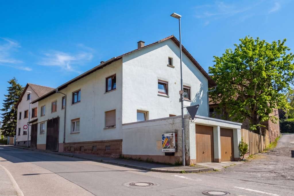 Immobilie in Kraichtal - Generationenhaus mit Scheune und 1.100 m² Grundstück im Kraichtal – zwei Einheiten, echtes Potenzial - Bild 2