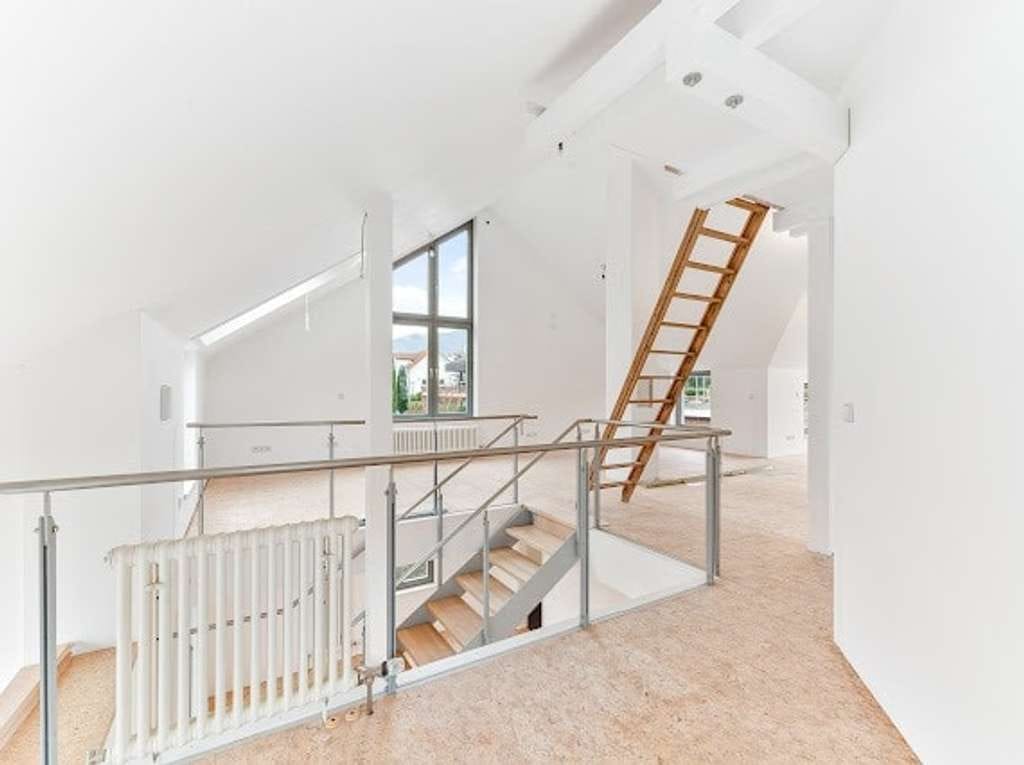 Immobilie in Neuffen - Architektur statt Standard - offenes Wohnhaus mit Galerie und viel Licht in Neuffen - Bild 4