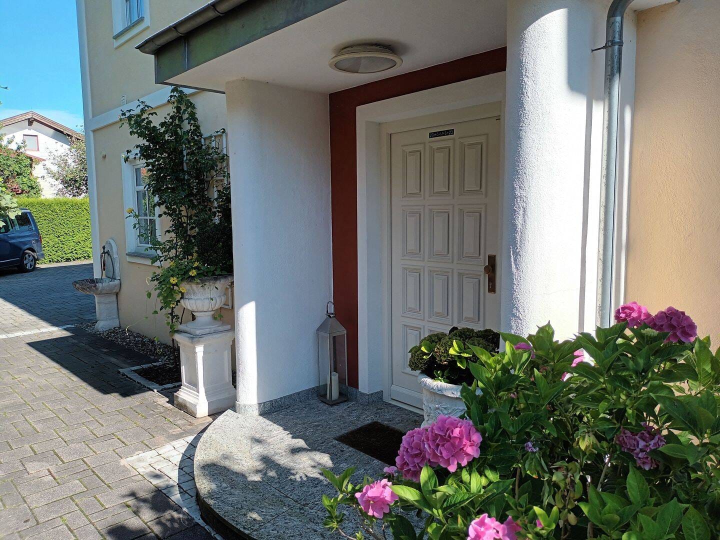 Immobilie in Bernau am Chiemsee - Mehrgenerationenhaus mit luxuriöser Ausstattung in Bernau am Chiemsee! - Bild 0