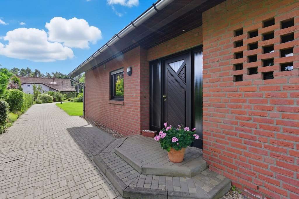 Immobilie in Cottbus - Chóśebuz - Traumhaus in Sielow  mit Pool und weitläufigem Garten - Wohnen, Entspannen, Wohlfühlen - Bild 2