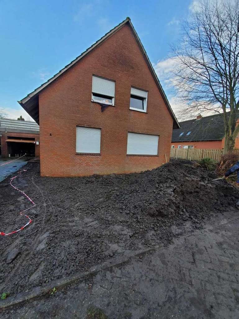 Immobilie in Wiesmoor - Freistehendes Einfamilienhaus mit großem Grundstück in ruhiger Wohnlage von Wiesmoor - Bild 0