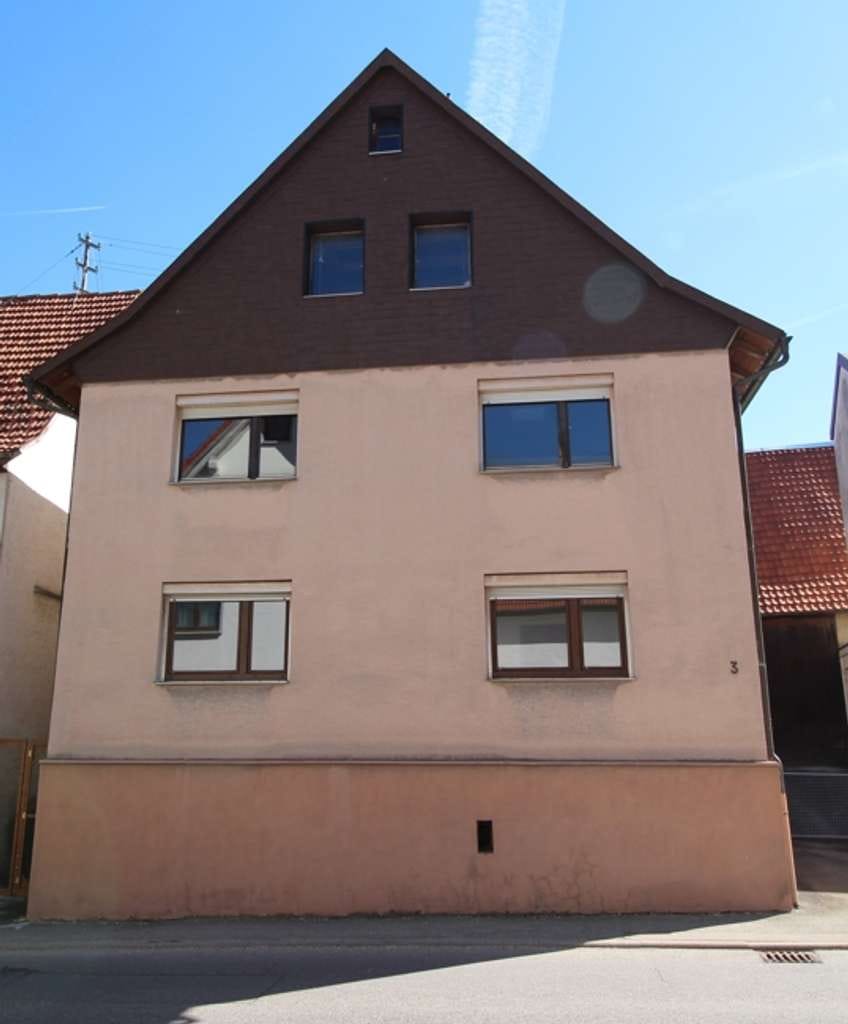 Immobilie in Burladingen - Wohnen mitten im Dorf - Einfamilienhaus mit Garten und großer Scheune - - Bild 2