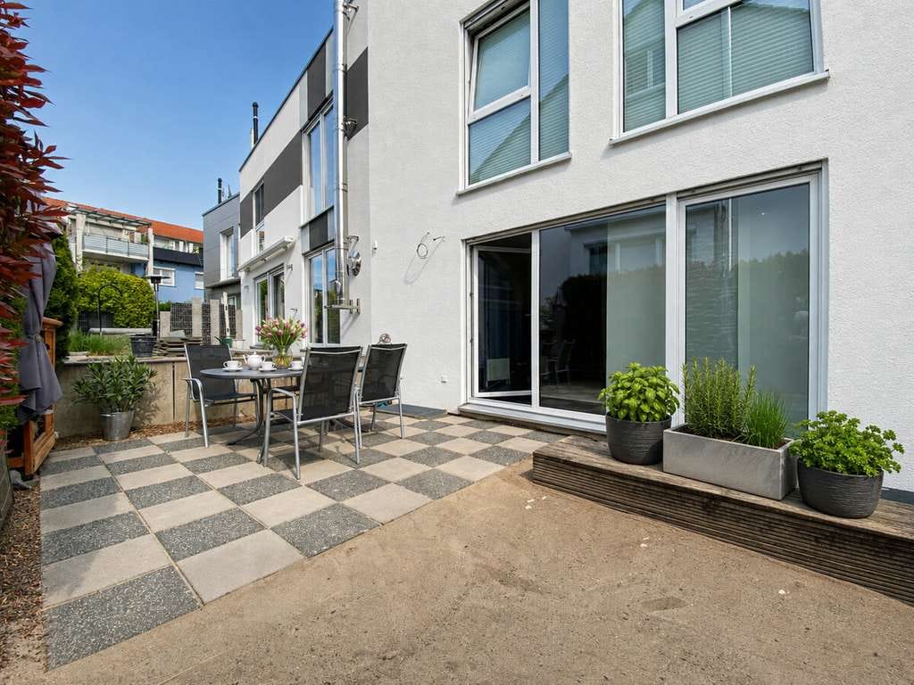 Immobilie in Steinheim an der Murr - Modernes Familienhaus mit viel Wohnfläche, traumhafter Dachterrasse und Garage in ruhiger Lage - Bild 2
