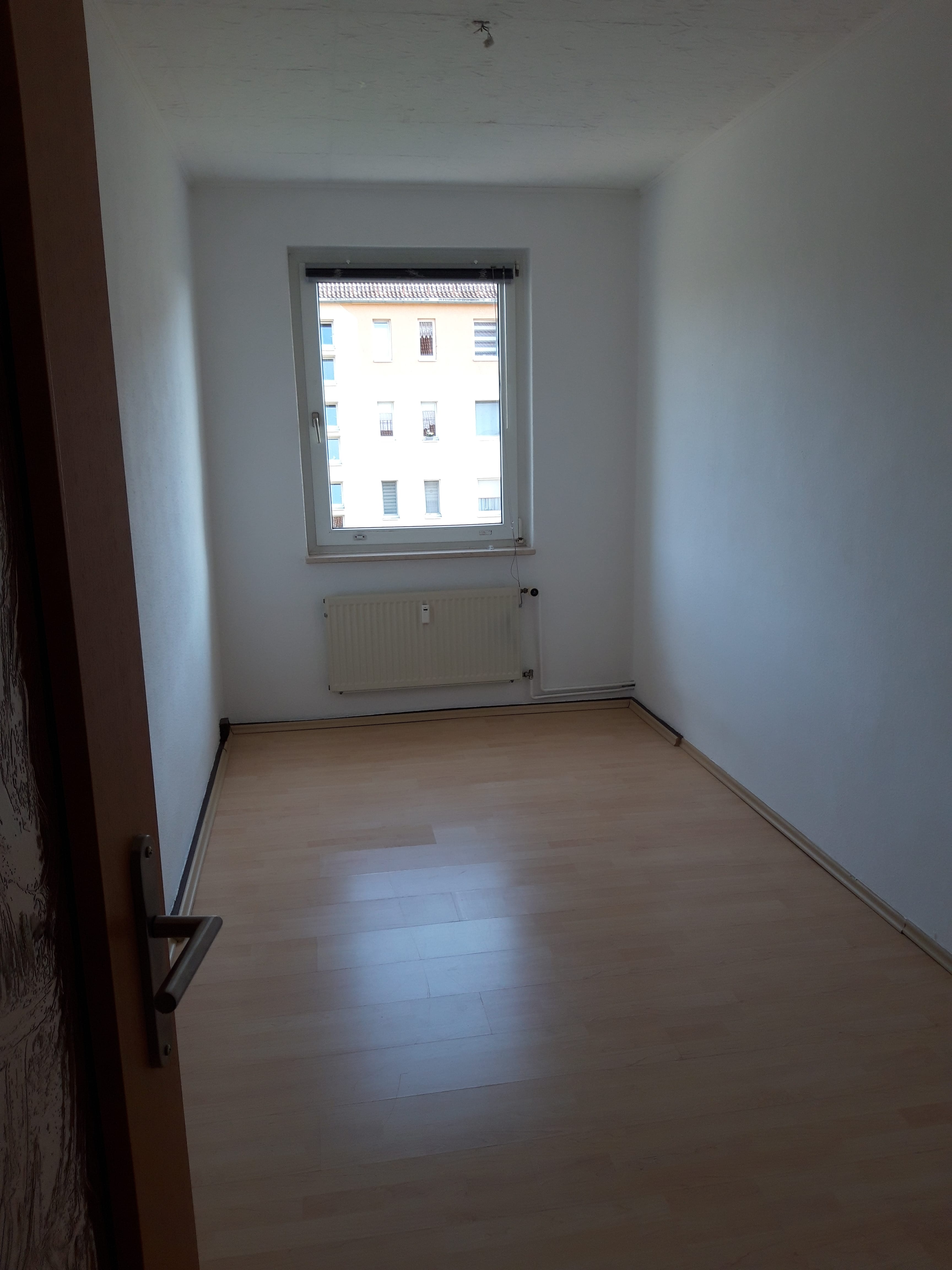 Immobilie in Neukieritzsch - Helle 3-Zimmer-Wohnung mit Einbauküche und Balkon in Deutzen - Bild 1