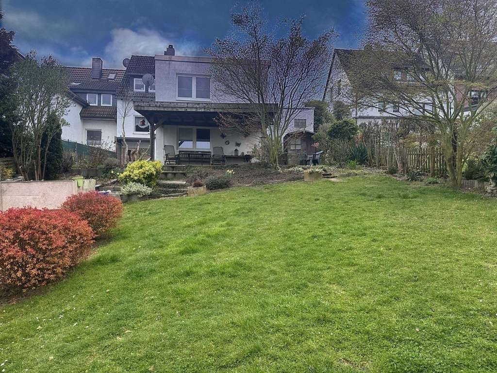 Immobilie in Bad Salzdetfurth - Bad Salzdetfurth-Wesseln: Unterkellerte Doppelhaushälfte mit Garage und großem Garten - Bild 2