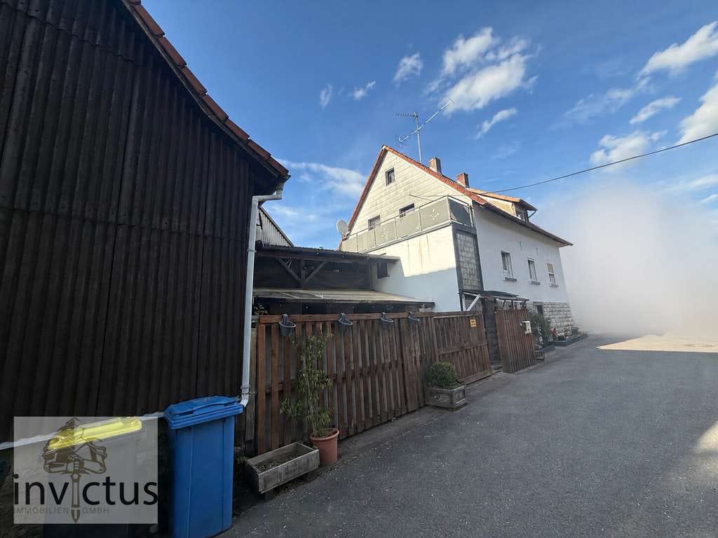 Immobilie in Rosenberg - Charmantes Einfamilienhaus mit großzügiger Scheune und geschütztem Innenhof in Rosenberg - Bild 3