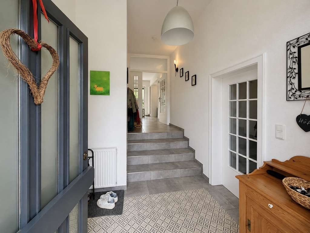 Immobilie in Wennigsen (Deister) - Charmante Stadtvilla im modernen Landhausstil mit viel Platz und schönem Garten in bevorzugter Lage - Bild 2