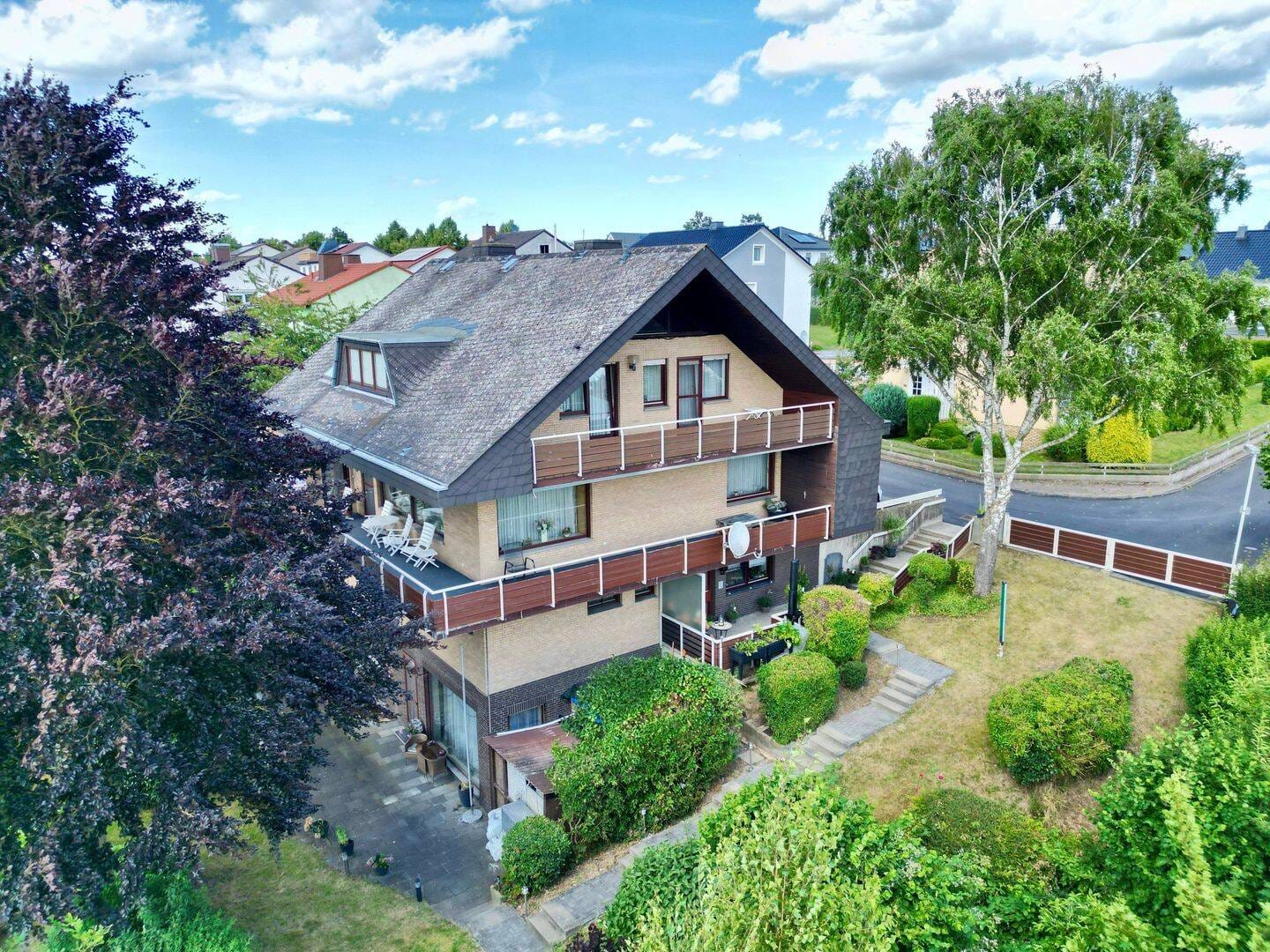 Immobilie in Edermünde - Mehrfamilienhaus in Aussichtslage von Edermünde - Kapitalanlage, Eigenheim mit Vermietung oder Mehrgenerationwohnen! - Bild 1