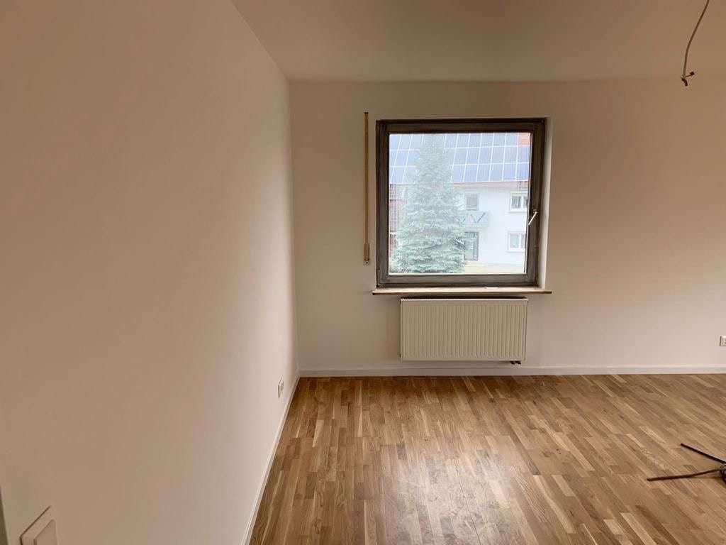 Immobilie in Neresheim - 4-Familienhaus mit zwei freien Wohnungen, 2 Garagen und Solar. - Bild 3
