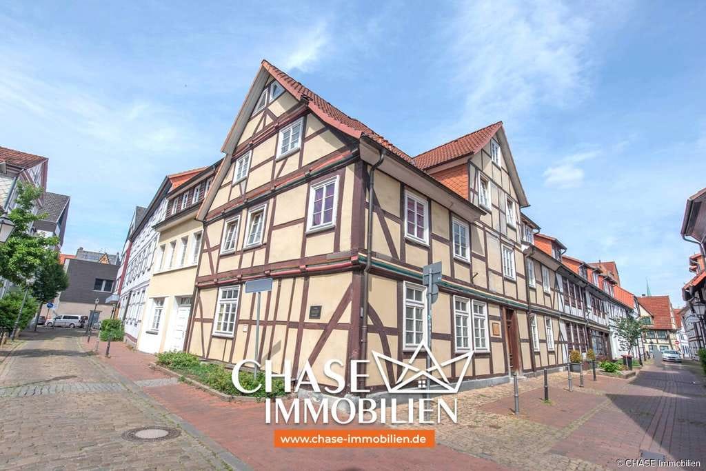 Immobilie in Hameln - Zentrales 7-Parteien-Mehrfamilienhaus in der Hamelner Innenstadt - Historisch & Rentabel vermieten! - Bild 0