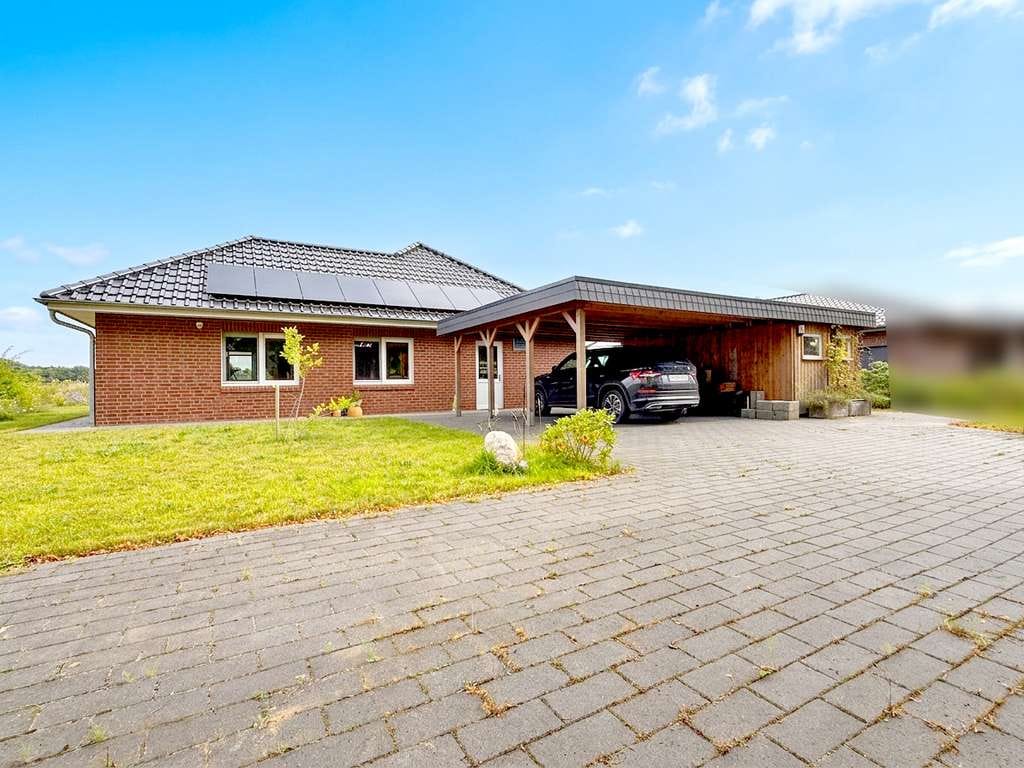 Immobilie in Heinbockel - Warum neu bauen? Neuwertiger Bungalow mit Ausbaureserve zum Kauf in Heinbockel - Wentzel Dr. - Bild 1