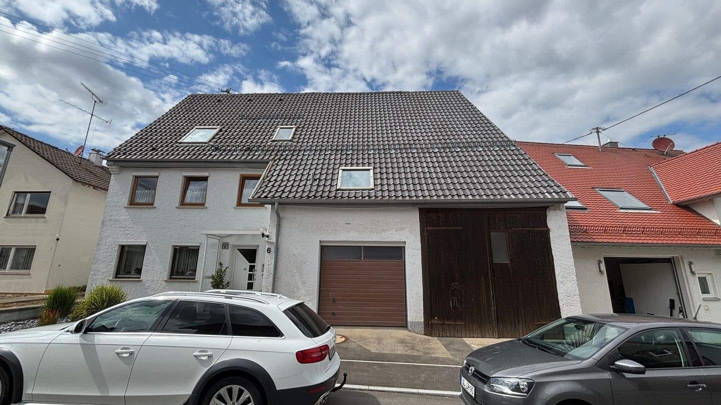 Immobilie in Laichingen - Einfamilienhaus mit Scheune und viel Potenzial in Laichingen/Machtolsheim - Bild 1