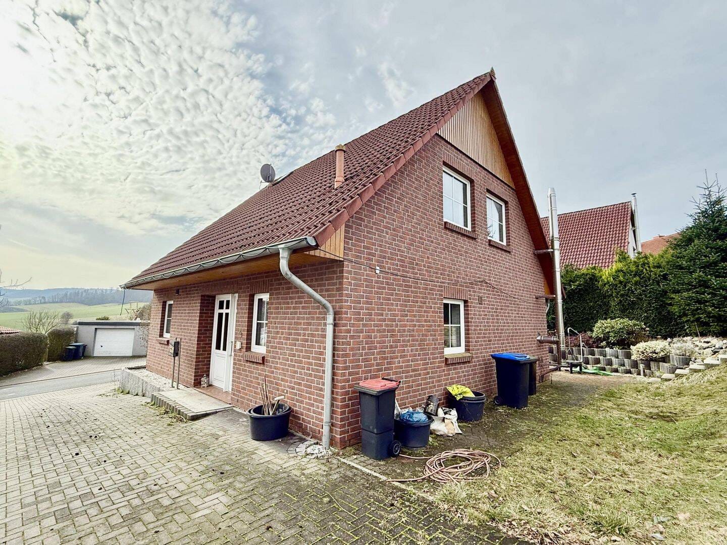 Immobilie in Emmerthal - Ruhiges Wohnen in Amelgatzen - Familienfreundliches Einfamilienhaus mit Doppelgarage, großem Garten und moderner Ausstattung - Bild 4