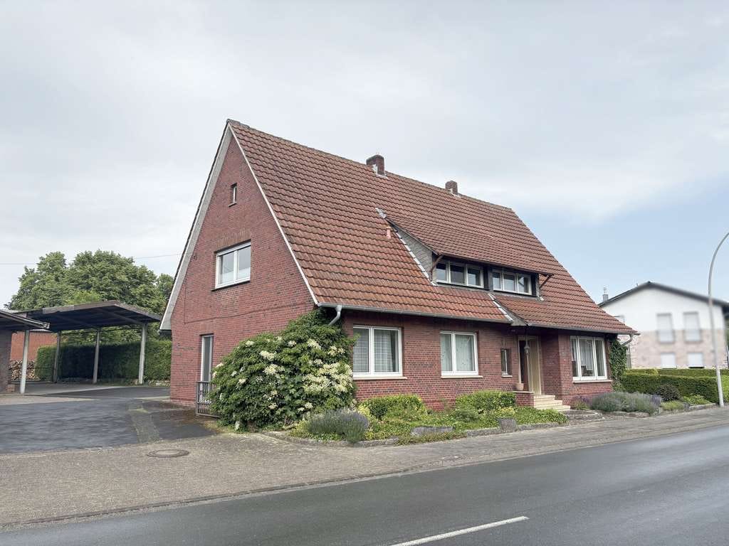 Immobilie in Warendorf - Wohn- und Geschäftshaus mit Gewerbehallen, Büroflächen und großem Grundstück in Warendorf-Milte! - Bild 0