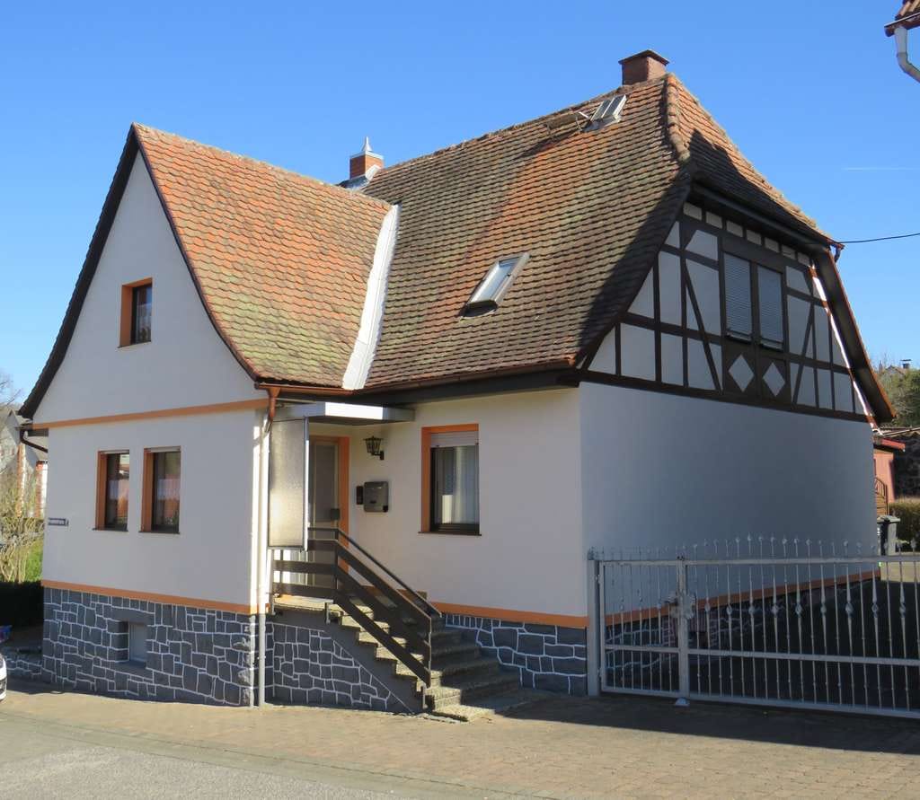 Immobilie in Hirzenhain - 1-2 FH mit großer ausbaubarer Scheune, schöne ruhige Lage - Bild 2