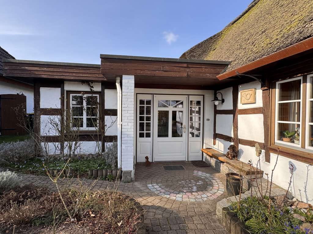 Immobilie in Nübbel - Reetdach-EFH mit großem Garten – Einliegerwohnung, Büro und Carport -Grdst. teilbar! - Bild 2