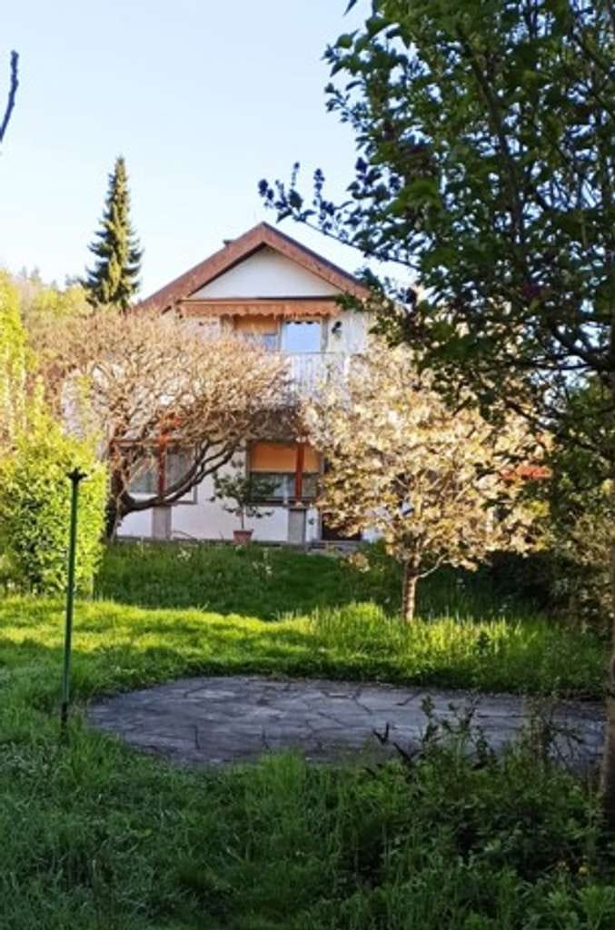 Immobilie in Grünsfeld - Ein-/Zweifamilienhaus in traumhaft ruhiger Lage mit großem Grund in Grünsfeld - Bild 0
