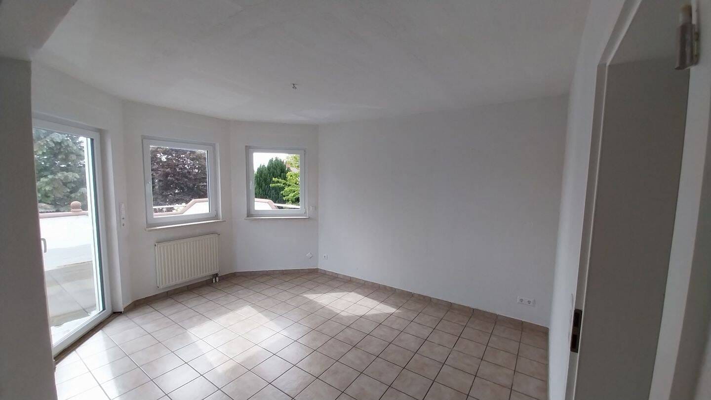 Immobilie in Hoßkirch - Platz für die ganze Familie - Günstiges Einfamilienhaus mit ELW und großem sonnigem Garten - Bild 3