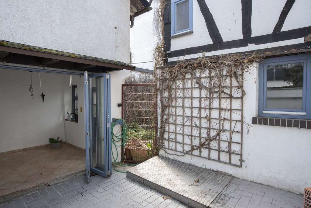 Immobilie in Aßlar - Extravagantes Wohnhaus für Individualisten in zweiter Reihe. PV-Anlage, Wallbox, Garage, u.v.m. - Bild 3