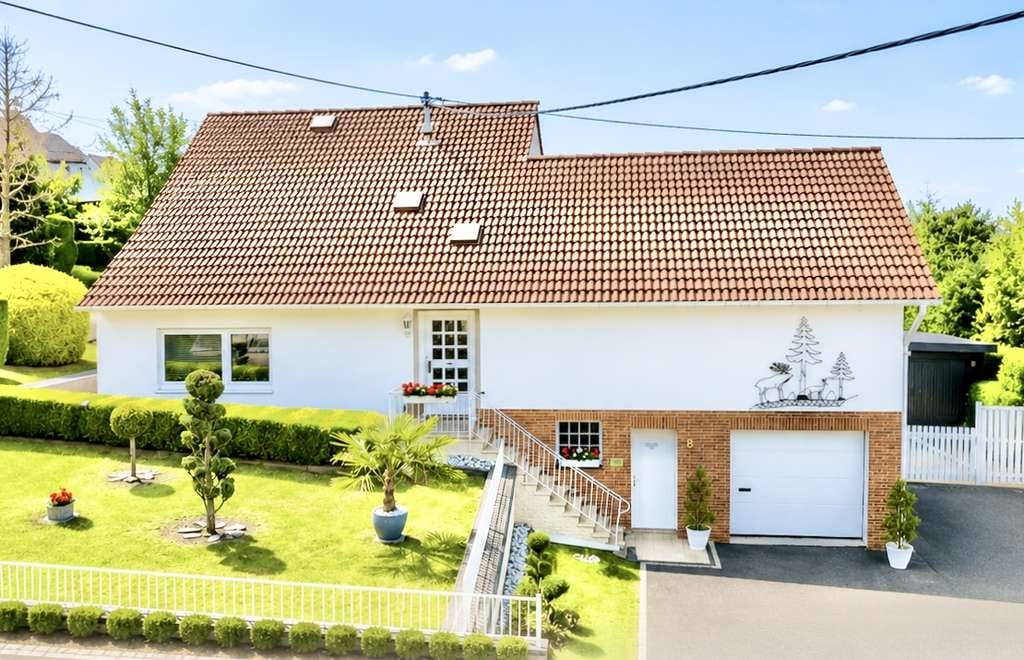 Immobilie in Hachenburg - **Einfamilienhaus mit großzügigem Grundstück in bevorzugter Lage von Hachenburg** - Bild 2