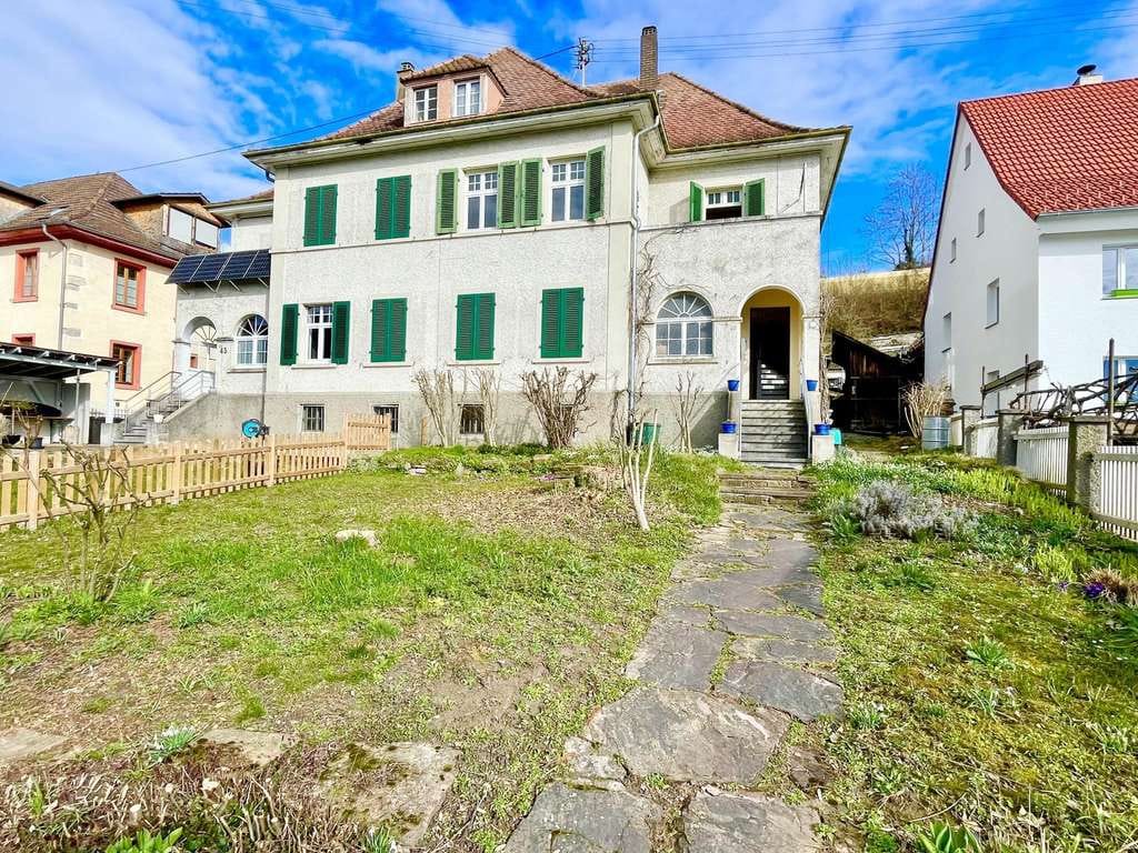 Immobilie in Efringen-Kirchen - für den Handwerker: 4-Zimmer Wohnung im Stil einer DHH mit Garten und Schopf 
in Kleinkems - Bild 0