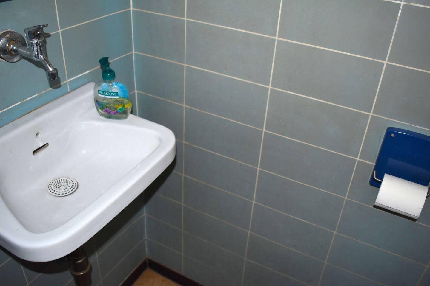 Immobilie in Freiberg am Neckar - Reiheneckhaus in 71691 Freiberg a. N., ruhige Wohnlage im Grünen, nahe zur S Bahn - sanierungsbedürftig ! - Bild 3