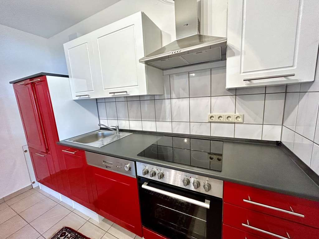 Immobilie in Kallstadt - Wohnen mit Stil und Flair... komfortable 2 ZKB-Mietwohnung mit Einbauküche und Sonnenbalkon - Bild 2