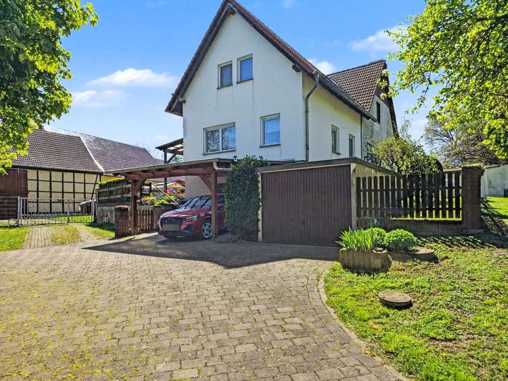 Immobilie in Bad Langensalza - Schönes Einfamilienhaus mit Einliegerwohnung und Garagen in ruhiger Lage von Bad Langensalza - Bild 1