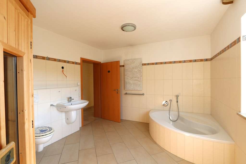 Immobilie in Colmberg - Attraktives Einfamilienhaus mit Einliegerwohnung in ruhiger, grüner Lage - Bild 3