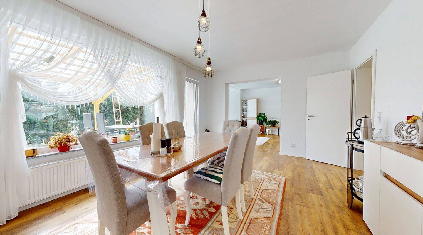 Immobilie in Gudensberg - Umfassend saniertes Zwei- bis Dreifamilienhaus mit großem Grundstück in Gudensberg - Bild 3