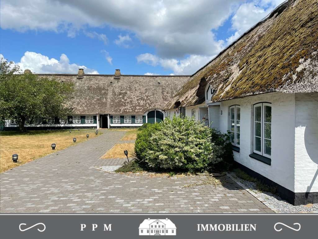 Immobilie in Eggebek - Historisches Reetdachanwesen in zentraler Lage mit optionaler Hauskoppel - Bild 0