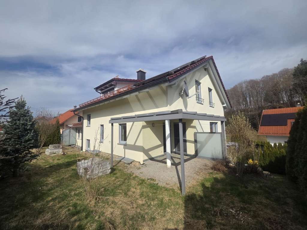 Immobilie in Ochsenhausen - Neuwertiges - massives, modernes Wohnhaus mit ELW bei Ochsenhausen - Bild 2