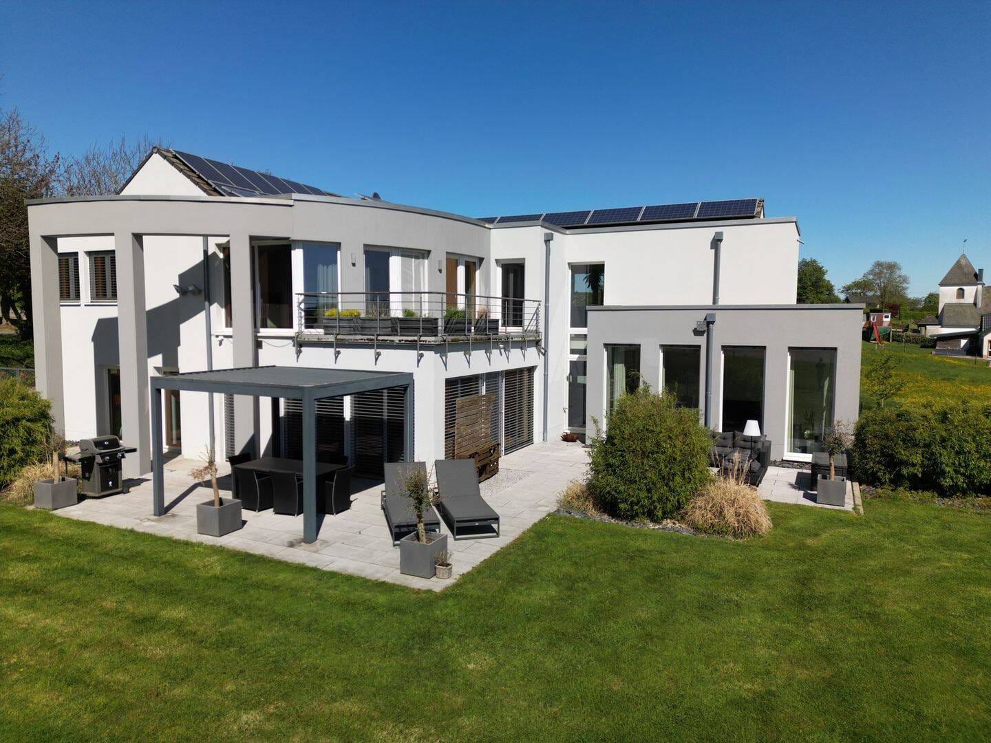 Immobilie in Oberweiler-Tiefenbach - Architektenvilla I Riesiges Sonnengrundstück I Energieeffizienz - Bild 0