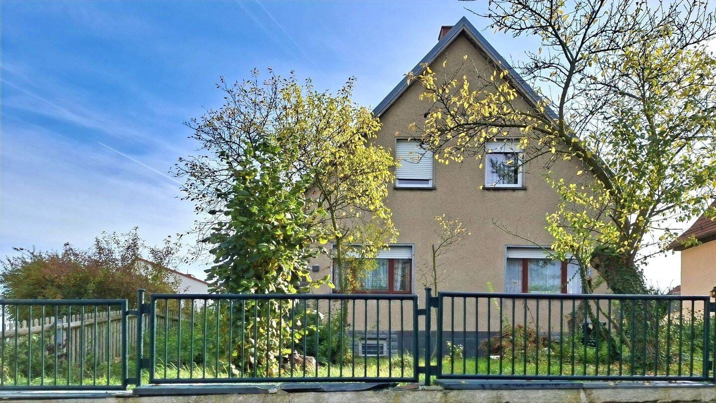 Immobilie in Unterwellenborn - Einfamilienhaus mit großem Garten in ruhiger Lage! - Bild 1