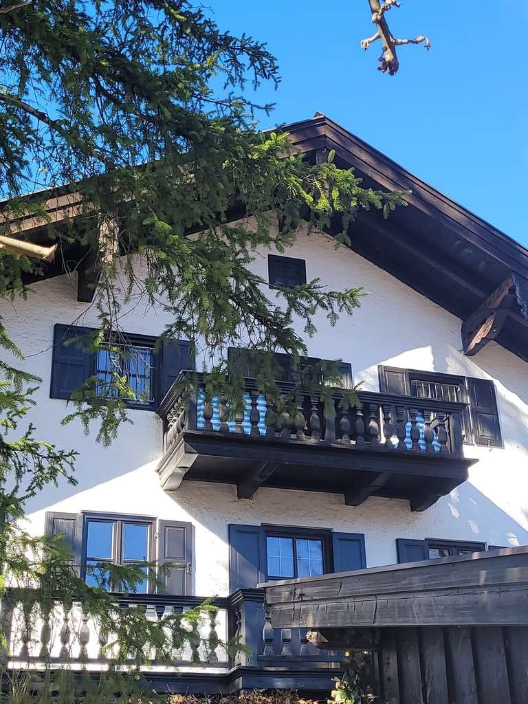 Immobilie in Gmund - Panoramablick & Ausbaupotential - einzigartige Dachgeschosswohnung in Seenähe - Bild 2