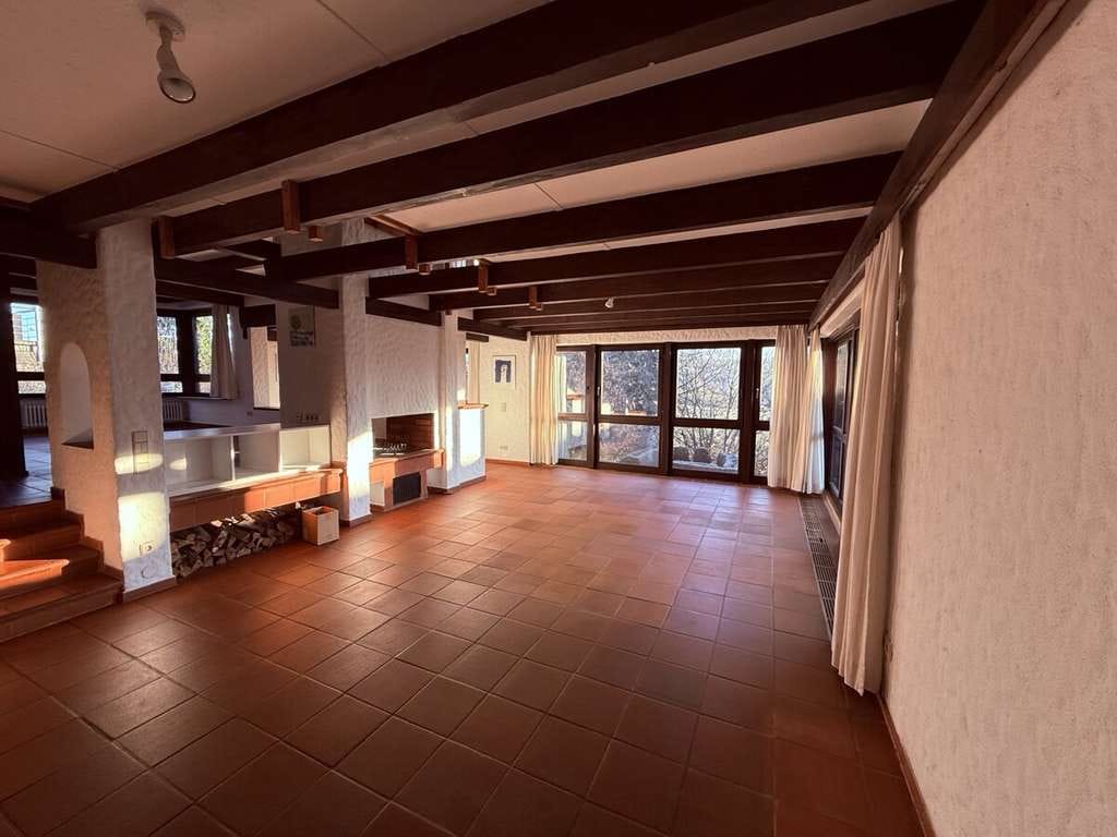 Immobilie in Löwenstein - HERRLICHES ARCHITEKTENHAUS MIT EINLIEGERWOHNUNG UND DOPPELGARAGE IN DEN LÖWENSTEINER BERGEN - Bild 1