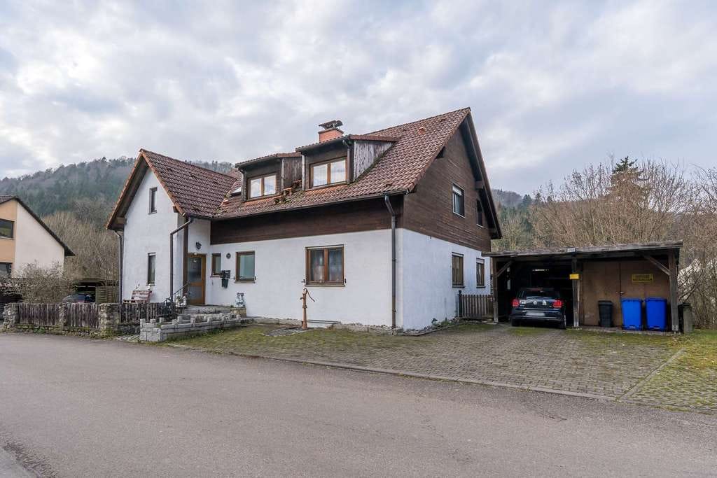 Immobilie in Stühlingen - Dreifamilienhaus mit vielseitigen Nutzungsmöglichkeiten in Grimmelshofen, Stühlingen - Bild 1