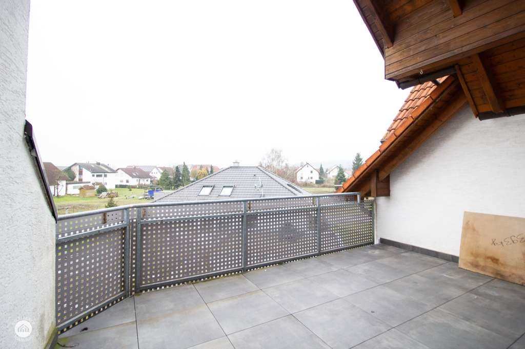 Immobilie in Sontheim an der Brenz - HERRLICHE MAISONETTE-WOHNUNG mit großem Balkon und Garage - Bild 2