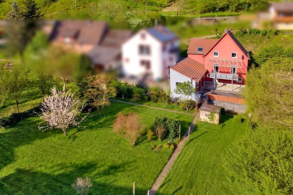 Immobilie in Lug - Perfektes Einfamilienhaus mit großem Sonnengrundstück sucht junge Familie! - Bild 2
